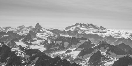 Sur fond de Cervin (4478m) et Mont Rose...