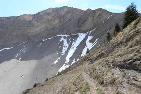 Retour au sentier aérien traversant la barre rocheuse de Mourlachaoume.