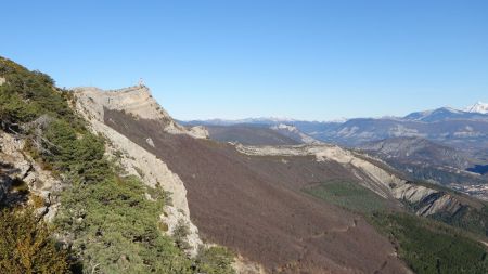 Première vue sur le Rocher de Beaumont