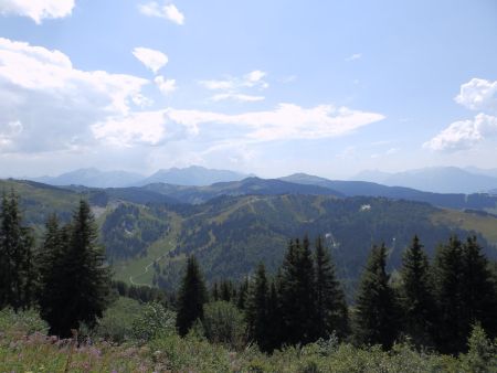 Vers la Grande Journée, le Mont Bisanne et les Bauges.