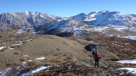 Sur le sentier sous la crête de Chouchar