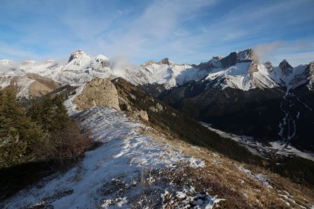 Le Pic de l’Aigle devant le Grand Ferrand, et le cirque de la Jarjatte avec le Rocher Rond et la Tête de Vachères.