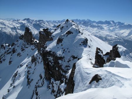 Depuis le sommet, vue sur l’antécime qui semble avoir la même altitude