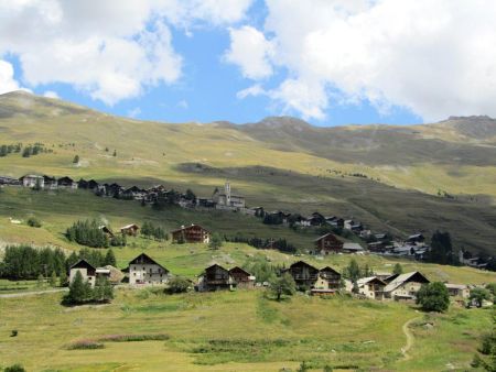 Saint-Véran vu d’en bas.