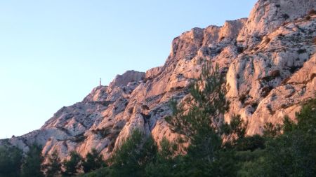 Les couleurs du crépuscule sur la face sud de la Sainte-Victoire