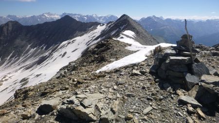 Au sommet de la pointe 2916m avec vue sur la Tête de Frusta (2926m), la Tête de Crouès (2928m) et les Plastres (2871m)