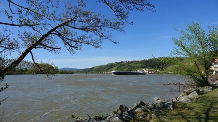 Départ de Condrieu, le long du Rhône.