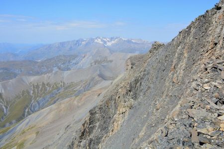 Regard arrière pendant la descente de la partie la plus raide de l’arête