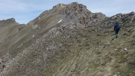 Retour sur la crête avec vue sur l’Enduchet (2378m)