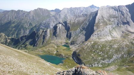 Lacs Egorgéou et Baricle, dominés par le Monte Granero (tout au fond)