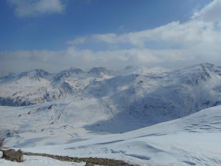 Au sommet : vers l’est et la route de la Bonnette.