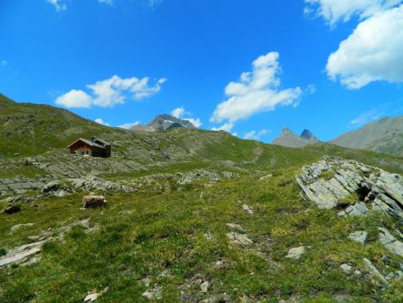 Le refuge, le Goléon et les Aiguilles d’Arves (méridionale et centrale).