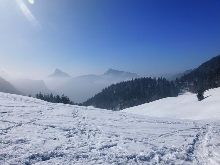 Au sud, Chamechaude et Charmant Som depuis le Col de la Ruchère