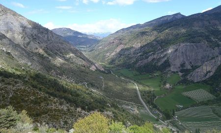 Vue vers le nord, avec le parking en contrebas