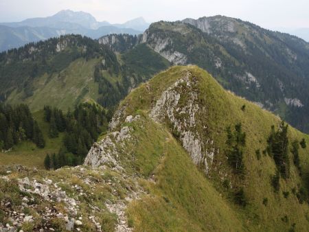 Vue arrière vers le premier sommet.