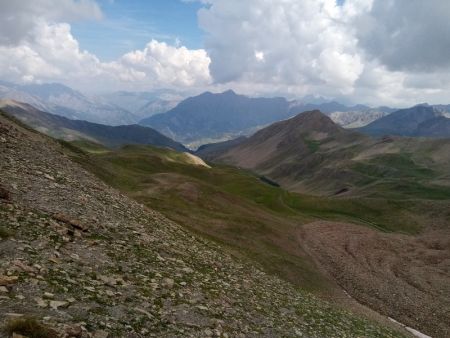 On redescend vers le lac en question