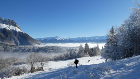 Au dessus de la clairière des chalets de la Cornue.