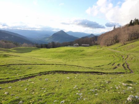 Refuge du Col de la Croix, et perpective sur le Trièves