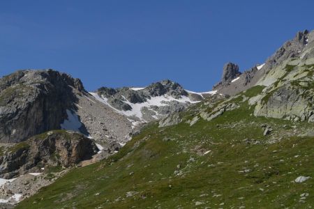 Le col du Grand Fond apparait enfin ... mais il est encore loin.