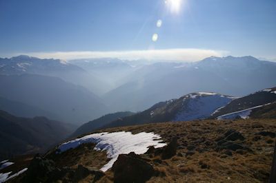 Depuis le Tuc de l’Etang, derrière la brume, l’Aneto