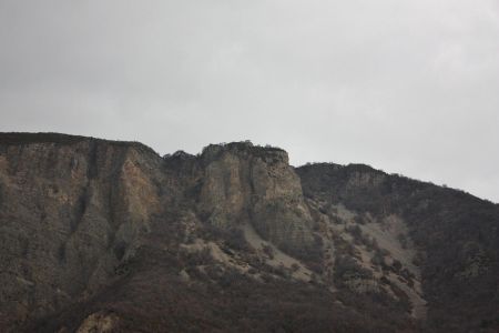 .... La chapelle sur son éperon