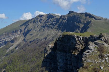 Les belles falaises pr&eacute;c&eacute;dant le Reculet (2&egrave;me jour)