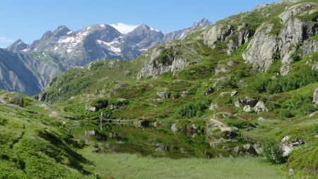 Le lac vu d’un peu au-dessus.