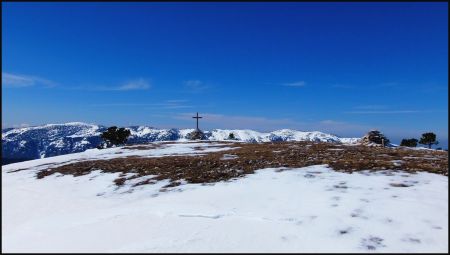 La Croix du Lautaret sur fond de Montagne de Glandasse.