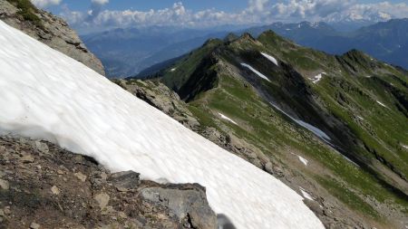 Retour, névé à contourner sur le sentier...