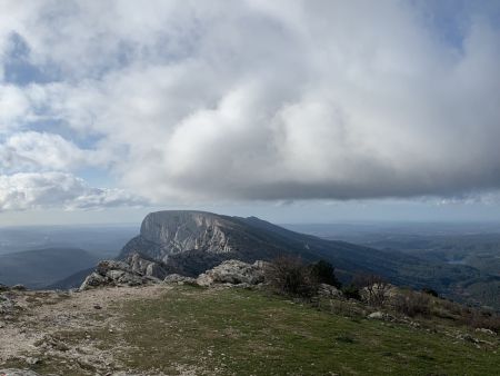 On aperçoit La Croix.