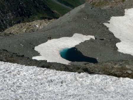 Au dessus du Clapier Blanc, petit lac non figuré sur la carte IGN (3005m)