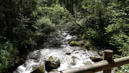 La traversée du Fier, si l’on prend le chemin passant par Sous Sarion.