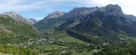 Panorama vers Vallouise et les sommets qui la surplombent, depuis la table d’orientation de la chapelle Saint-Romain.