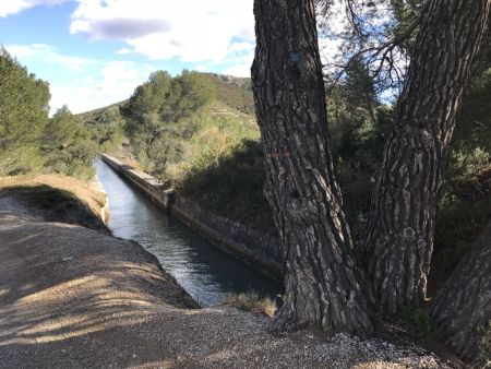 le canal de la Vallée des Baux  