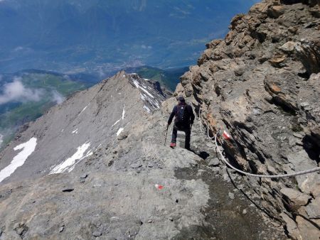 Descente de l’arête sommitale...