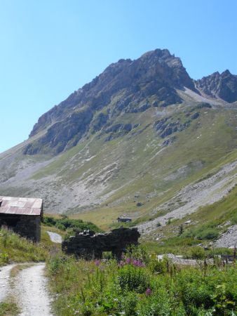 Les chalets de la Losa et le Mounioz.