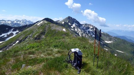 Pause sur le sommet de la Thuile (2294m), vue Grand Arc