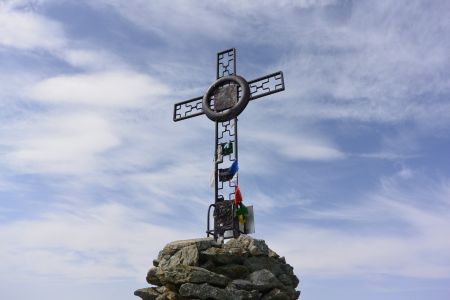 Dernier regard sur la croix du sommet.