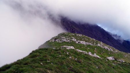 Brouillard remontant, vers le col