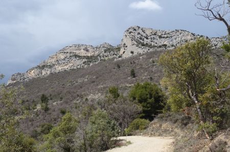 En arrivant au parking, dernier regard sur la Montagne de Baume Noire