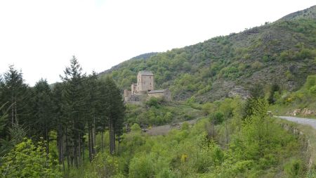 Château du Miral Commune de Bédouès (XIIIe siècle)