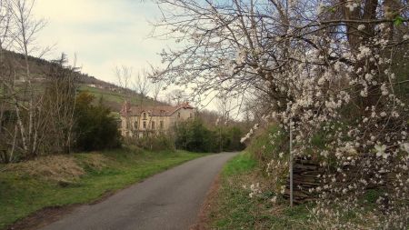 Chemin de la Galoche et le Château Planchon.