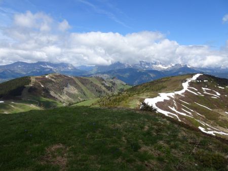 Antécime nord du mont de Vorès : le mont de Vorès à droite