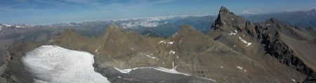 Panorama du Pic de l’Etendard (3464m) à la Grande Casse (3855m). Aiguilles de la Saussaz et d’Arves.