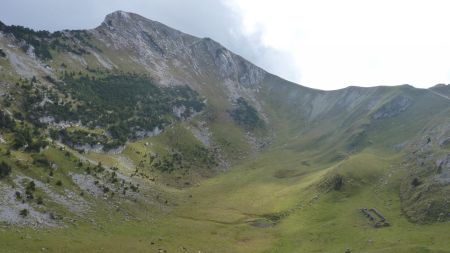 10/ Descente du col de Rossanaz avec vue sur le petit lac