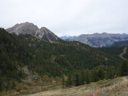 Le sommet de Château Jouan, le fort du Janus, les Écrins et les crêtes de Peyrolle