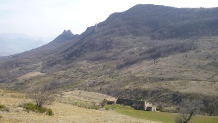 Une ancienne bergerie sous le Rancurel (1354m)