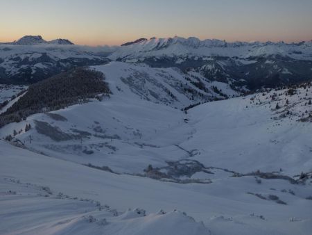 La combe, dans l’ombre.