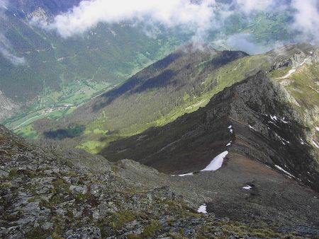 En montant &agrave; la T&ecirc;te de Barbalon, regard sur le col 2202m