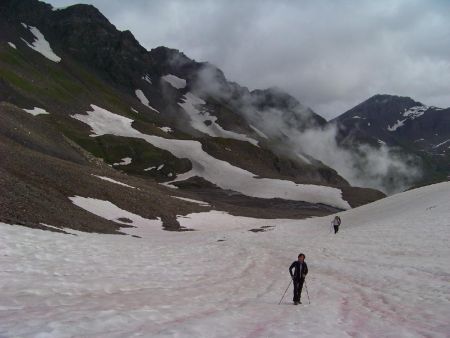 Le vallon des Illards encore bien enneigé.